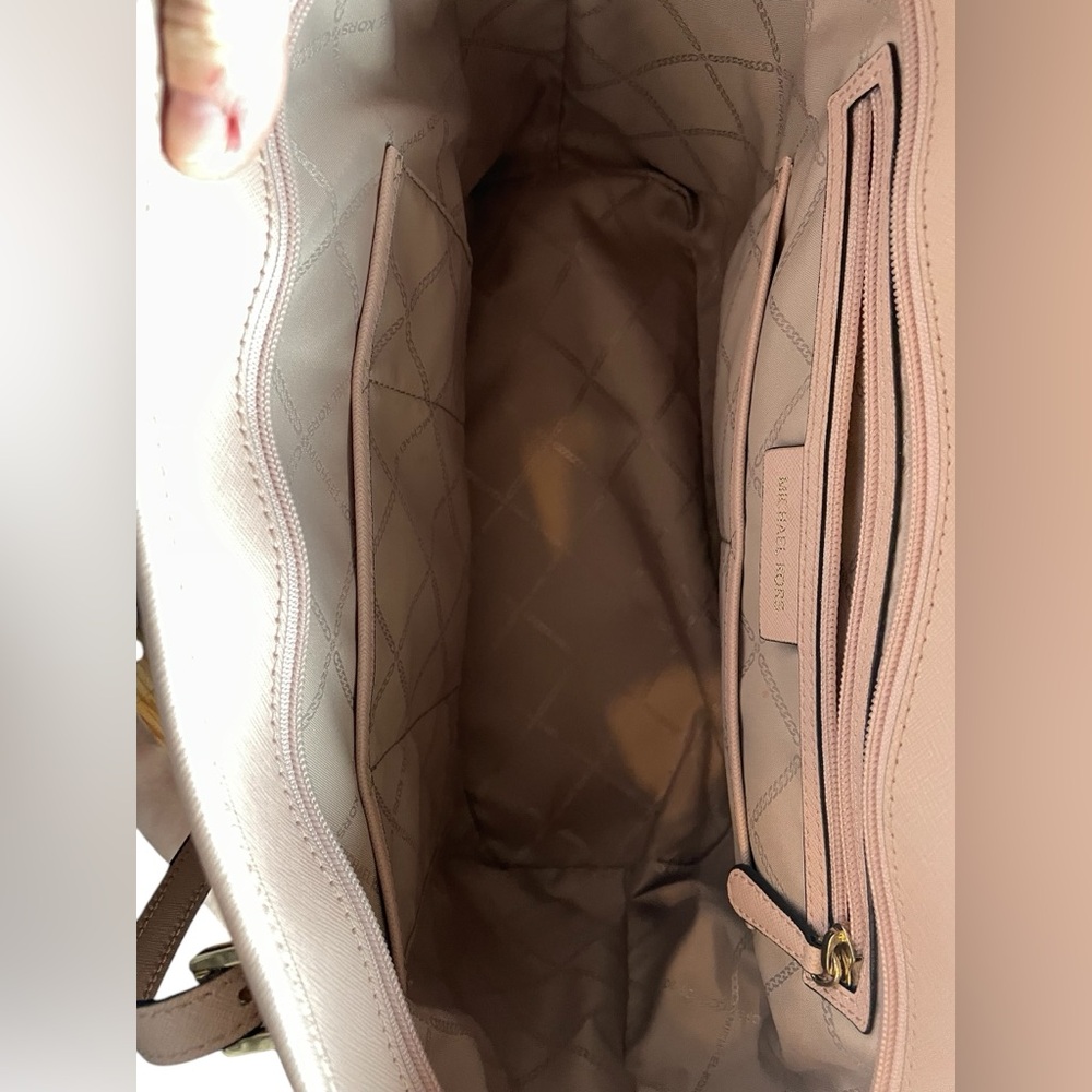 Michael‎ Kors Dust Pink Jet Set Tote - Stylish & Versatile Handbag for Women - Picture 3 of 12